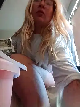 xWhoreAbleX Pika online show from 27, 4, 2026