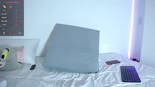 megan bluee23 online show from 4, 12, 2024