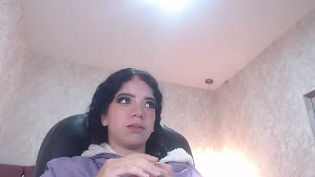 EmmaCowperr online show from 14, 1, 2025