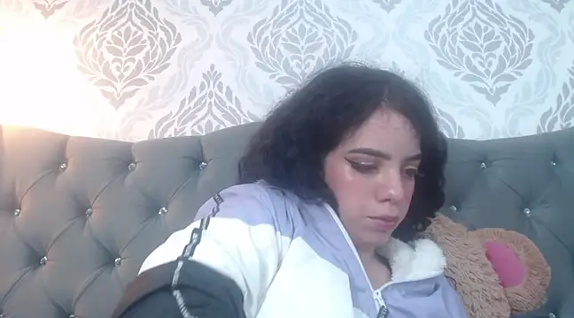 EmmaCowperr online show from 19, 3, 2025