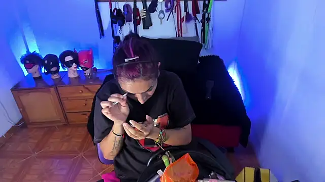 LucyStrike  online show from 15, 12, 2025