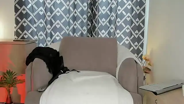 Snapshot of alyjonesoficiall chatting on 18, 4, 2026 alyjonesoficiall online show from 18, 4, 2026
