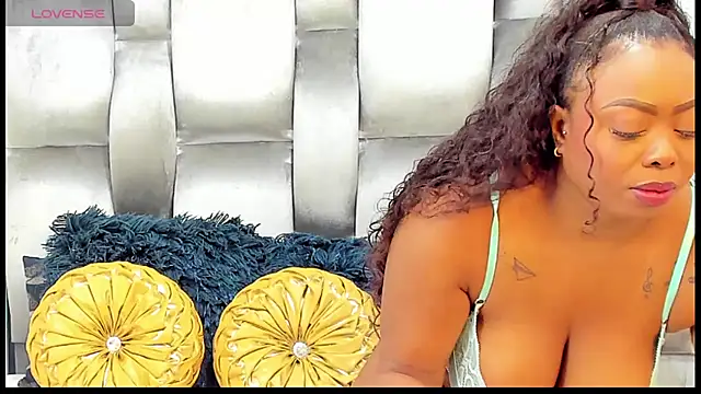 CamilaBenitez online show from 13, 4, 2026