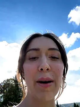 emiliasommer online show from 7, 10, 2025