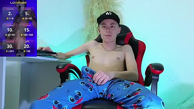 Snapshot of Elian_Cooper chatting on 22, 9, 2025 Elian Cooper online show from 22, 9, 2025