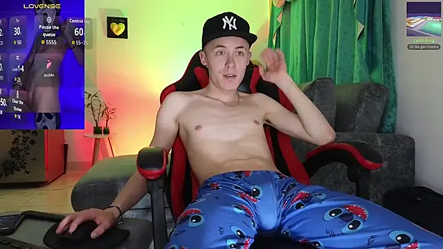 Snapshot of Elian_Cooper chatting on 9, 10, 2025 Elian Cooper online show from 9, 10, 2025