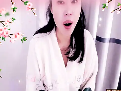 Snapshot of xiaoxuer chatting on 10, 1, 2025 xiaoxuer online show from 10, 1, 2025