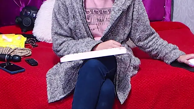 AyshaScott online show from 10, 3, 2025