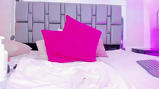 Emily Gil1 online show from 27, 2, 2025