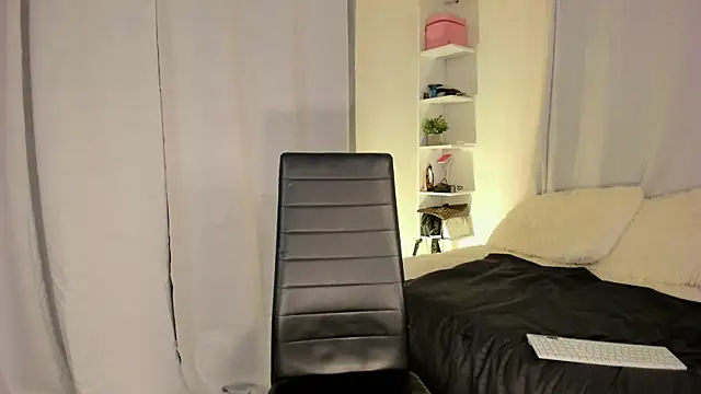Snapshot of cami_cruzz chatting on 7, 7, 2026 cami cruzz online show from 7, 7, 2026