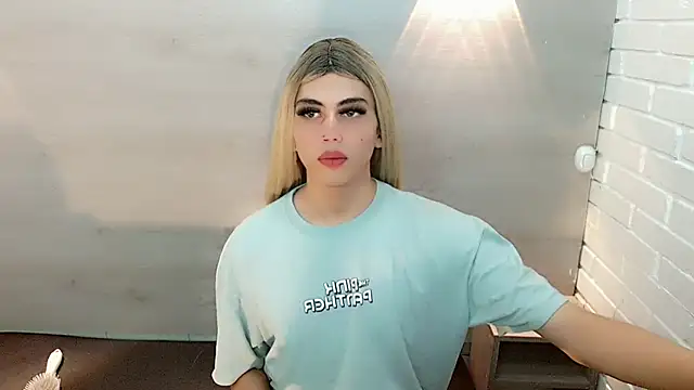 Daniela Pink  online show from 2, 3, 2025