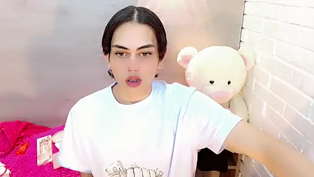 Daniela Pink  online show from 5, 11, 2025