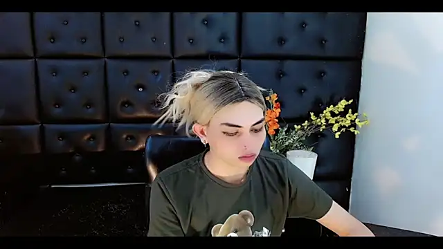 Daniela Pink  online show from 11, 2, 2026