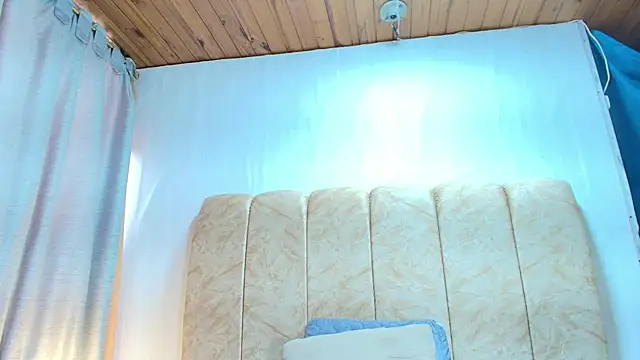 Zoe Curvy online show from 9, 11, 2025