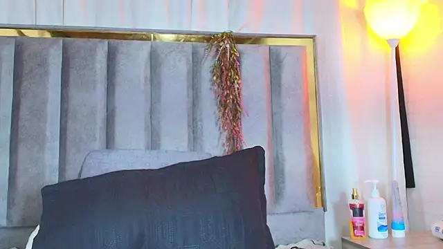 Zoe Curvy online show from 7, 2, 2026