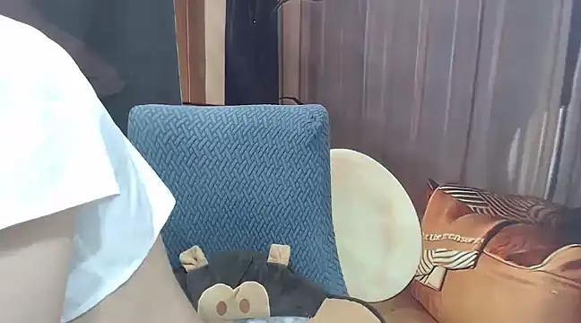 Snapshot of KaleAnisa chatting on 11, 2, 2025 KaleAnisa online show from 11, 2, 2025