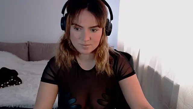 Snapshot of ChloeJewel1 chatting on 4, 4, 2026 ChloeJewel1 online show from 4, 4, 2026