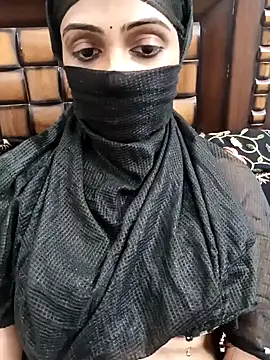 Snapshot of Yours-Bebo chatting on 8, 1, 2025 Yours-Bebo online show from 8, 1, 2025