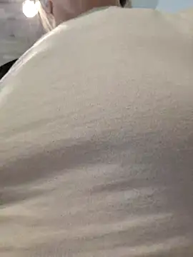 Miss    Mia  online show from 21, 11, 2025