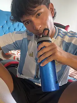 Leonarrrd 01 online show from 25, 11, 2025