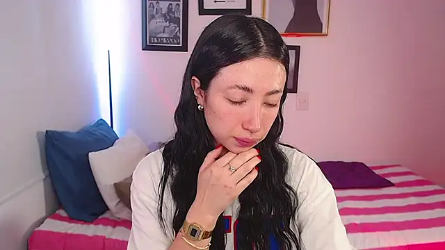 lilyy evanss online show from 18, 2, 2025