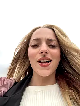 LoraaDoll online show from 15, 9, 2025