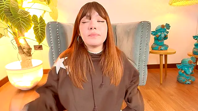 Fluffy Bubble21 online show from 5, 11, 2025