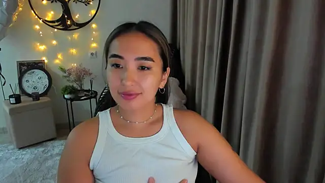 Snapshot of worldofkim chatting on 2, 6, 2026 worldofkim online show from 2, 6, 2026
