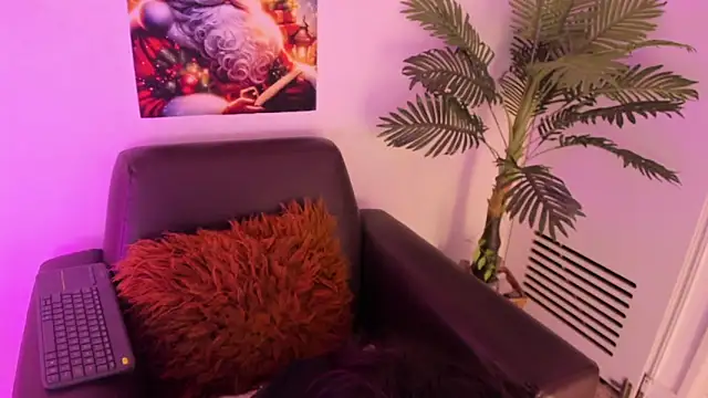 Miia Thompsonn online show from 4, 12, 2024