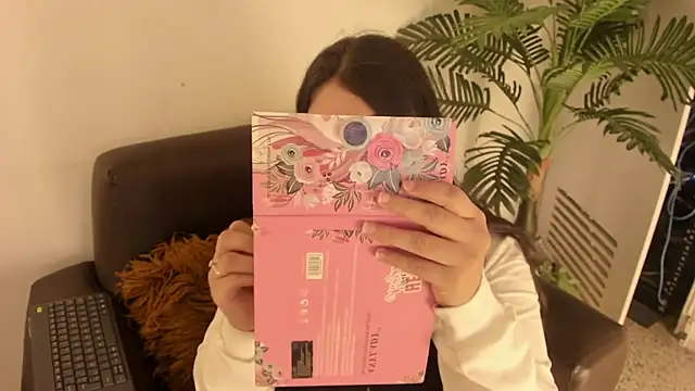 Miia Thompsonn online show from 17, 1, 2025