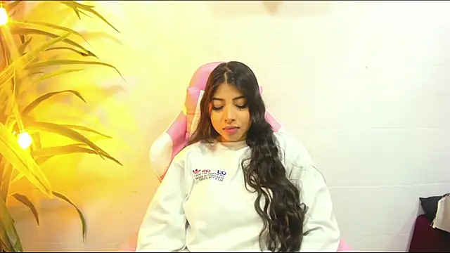 Miia Thompsonn online show from 12, 10, 2025