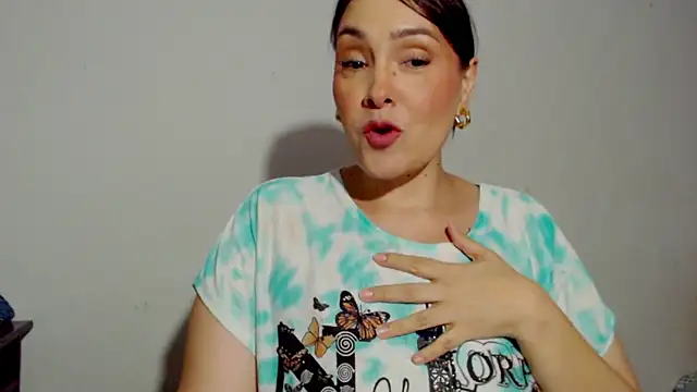 Snapshot of Miss_Agatha chatting on 2, 11, 2025 Miss Agatha online show from 2, 11, 2025