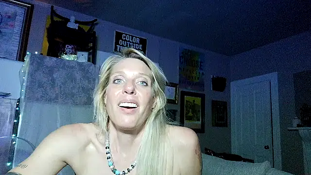 Glamazonx online show from 15, 4, 2026