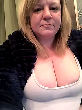 Snapshot of jusichka chatting on 15, 3, 2026 jusichka online show from 15, 3, 2026
