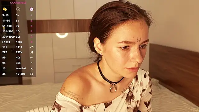 girl with snaketatto0 online show from 5, 6, 2026