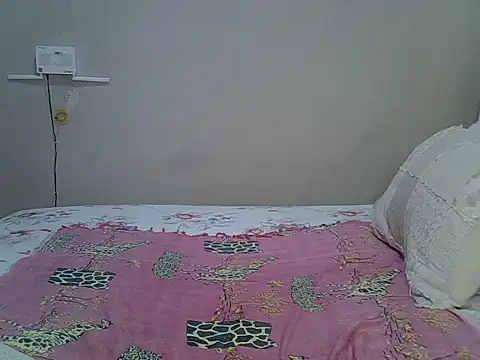 Snapshot of Cariepink chatting on 4, 7, 2026 Cariepink online show from 4, 7, 2026