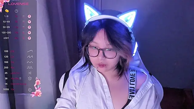 Snapshot of maydaykimmy chatting on 2, 11, 2025 maydaykimmy online show from 2, 11, 2025