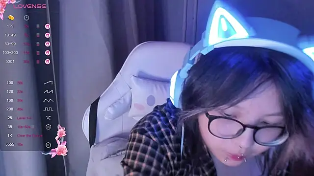 Snapshot of maydaykimmy chatting on 3, 11, 2025 maydaykimmy online show from 3, 11, 2025