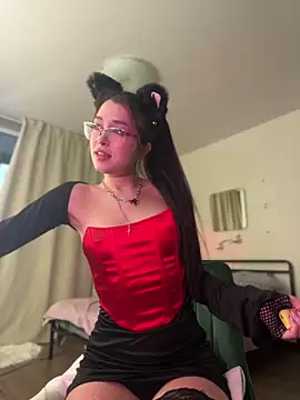 Evangeline Lawrence  online show from 8, 12, 2024