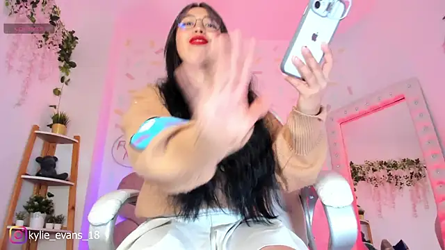 evelyn evans 1 online show from 11, 3, 2025