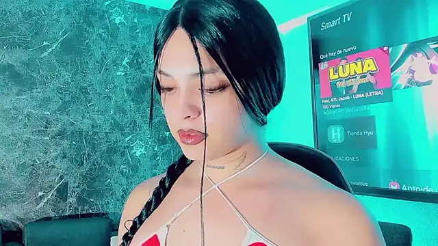 Emmaa Saenz  online show from 13, 1, 2026