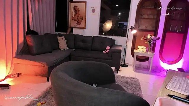 misschloe   online show from 18, 2, 2025