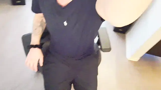 Hot ToyBoy6974 online show from 14, 12, 2024