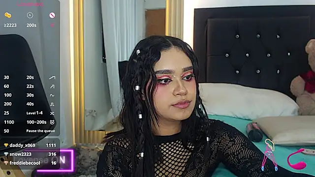 Snapshot of coraline_v chatting on 5, 12, 2024 coraline v online show from 5, 12, 2024