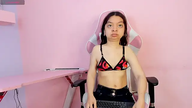 Snapshot of CharlotteMuller chatting on 20, 11, 2025 CharlotteMuller online show from 20, 11, 2025