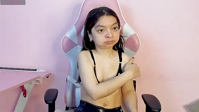 Snapshot of CharlotteMuller chatting on 26, 11, 2025 CharlotteMuller online show from 26, 11, 2025