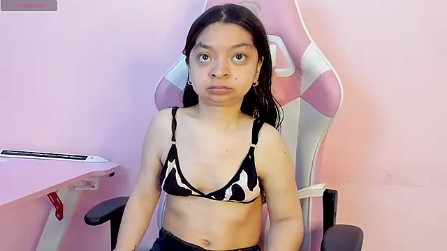 Snapshot of CharlotteMuller chatting on 28, 11, 2025 CharlotteMuller online show from 28, 11, 2025