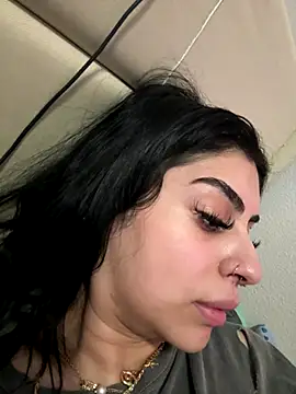 Snapshot of ThickerThanYoBitch chatting on 8, 10, 2025 ThickerThanYoBitch online show from 8, 10, 2025