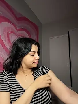 Snapshot of ThickerThanYoBitch chatting on 15, 2, 2026 ThickerThanYoBitch online show from 15, 2, 2026