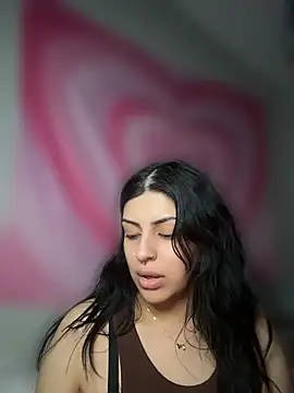 Snapshot of ThickerThanYoBitch chatting on 7, 5, 2026 ThickerThanYoBitch online show from 7, 5, 2026